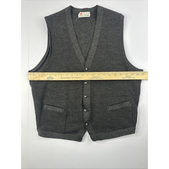 Men's Gray Cardigan Sweater Vest - Picture 4 of 9